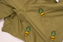Lade das Bild in den Galerie-Viewer, Bain de Mer Shorts Herren | Badehose mit Pineapple-Skull-Stickerei
