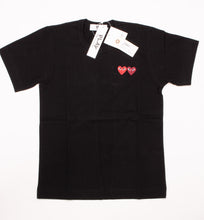 Lade das Bild in den Galerie-Viewer, COMME DES GARCONS PLAY Damen T-Shirt | Shirt mit Logostickerei |  P1T225 BIG Heart Logo T-Shirt
