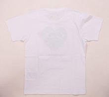 Lade das Bild in den Galerie-Viewer, COMME DES GARCONS PLAY Damen T-Shirt | Shirt mit Logostickerei |  P1T105 BIG Heart Logo T-Shirt
