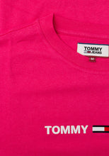 Lade das Bild in den Galerie-Viewer, Tommy Hilfiger Herren T-Shirt | Tommy Jeans with Frontprint TEA

